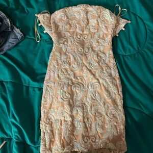 its only been worn once , i wore it for hoco.